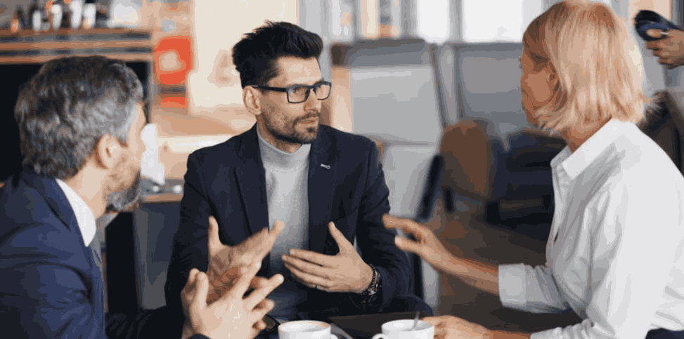 从车库到独角兽：一个95后连续创业者的传奇 - 芸彩彩美妆咨询